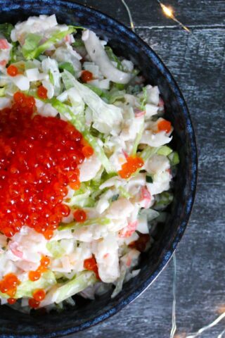 Салат с морепродуктами и красной икрой