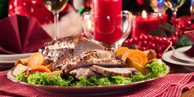 Рецепты на Новый год — 2024: свинина, запечённая в духовке с чесноком