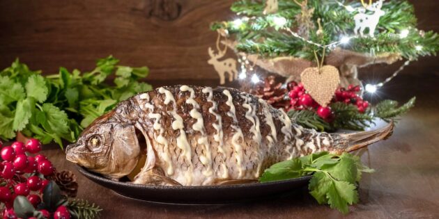Вторые блюда из рыбы на Новый год — 2024: Карп, фаршированный морковью и луком
