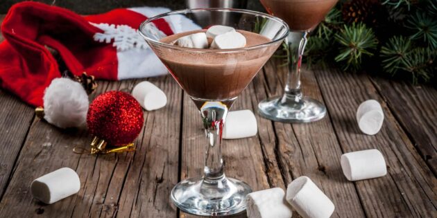 Меню на Новый год — 2024: шоколадный коктейль со сливочным ликёром и водкой