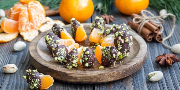 Десерты на Новый год — 2024, рецепты: мандарины в шоколаде