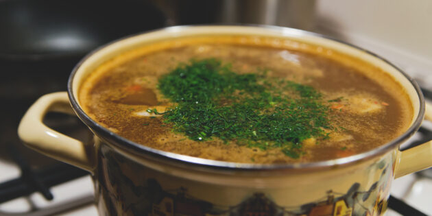 Суп из зелёного гороха: дайте супу настояться