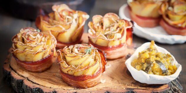Необычные блюда: розы из картошки с беконом