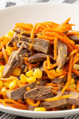 Салат с сердечками индейки и морковью по-корейски