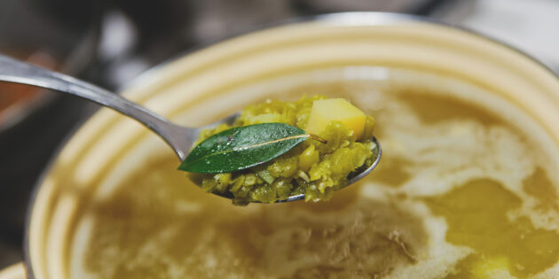 Суп из зелёного гороха: добавьте к гороху картошку