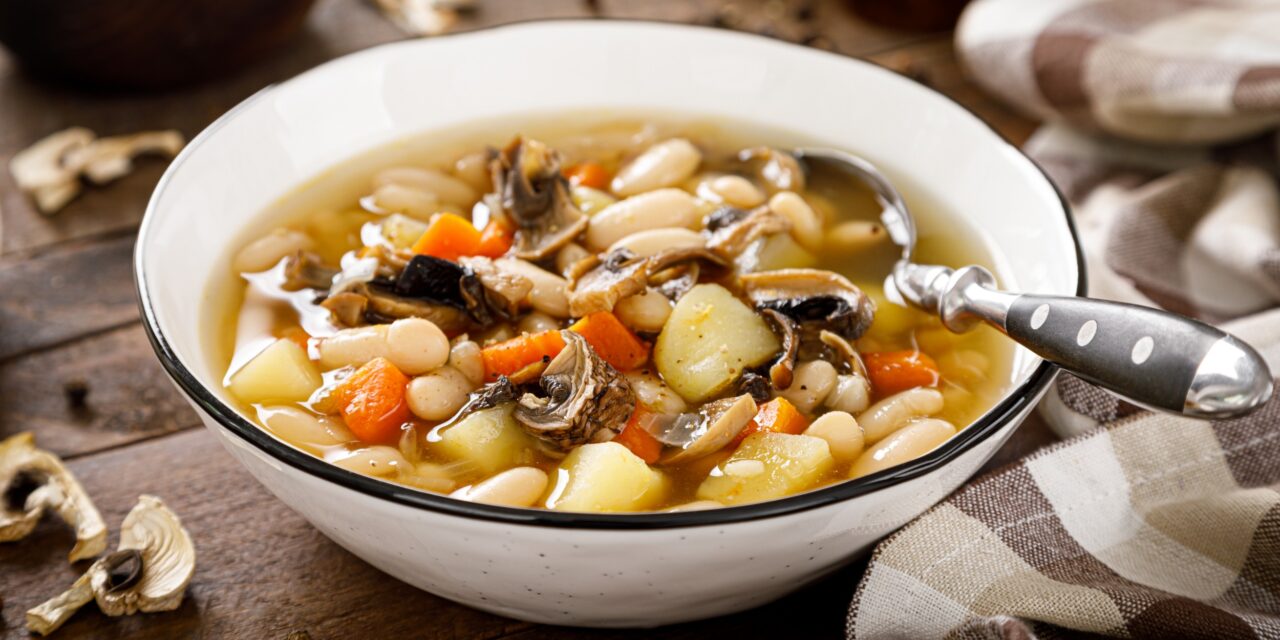 Суп с сушёными грибами и фасолью