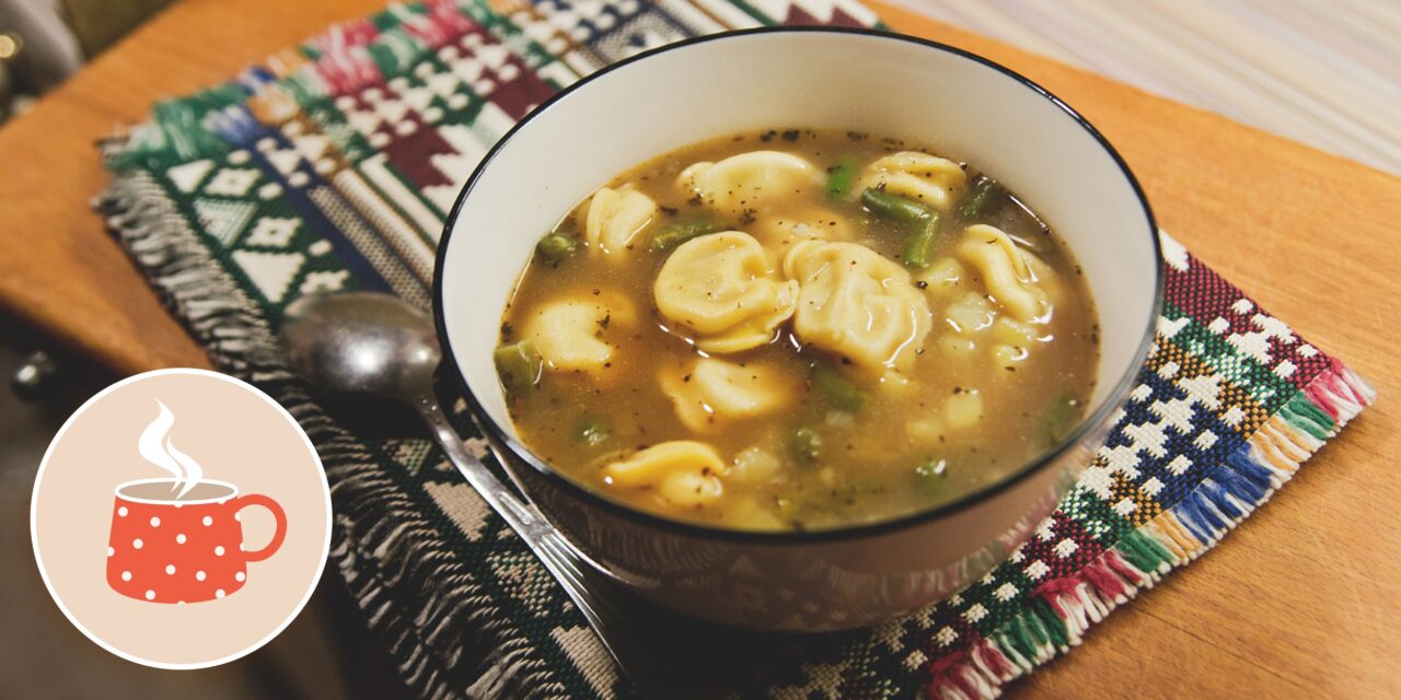 Рецепт с историей: моментальный суп с пельменями и зелёной фасолью