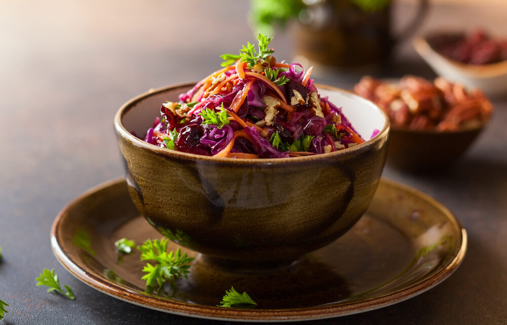Red cabbage salad with apple and nuts