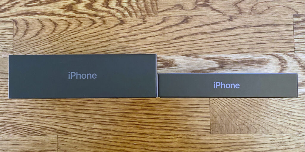 Толщина коробок iPhone 11 Pro Max с блоком питания (слева) и iPhone 12 Pro без зарядки в комплекте (справа)