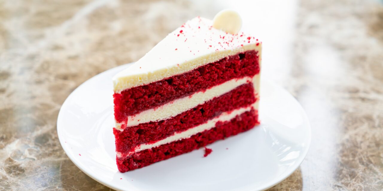 Торт «Красный бархат» с белым шоколадом