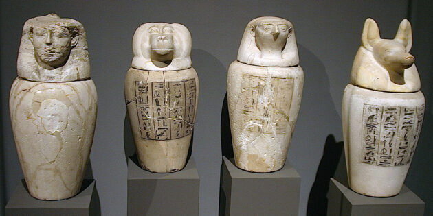 Как делали мумии: бальзамировщиков могли ещё и камнями побить