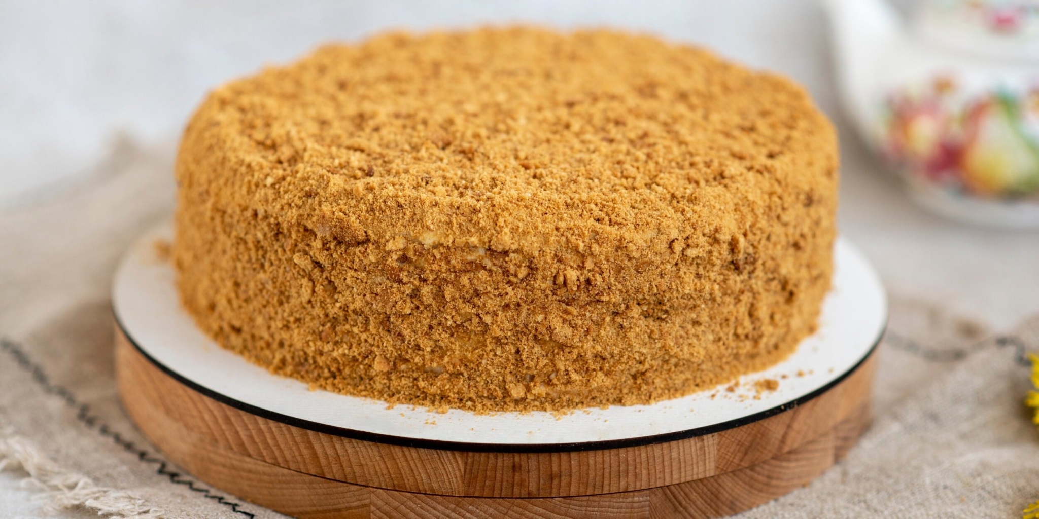 Сливочный десерт с варёной сгущёнкой и орехами