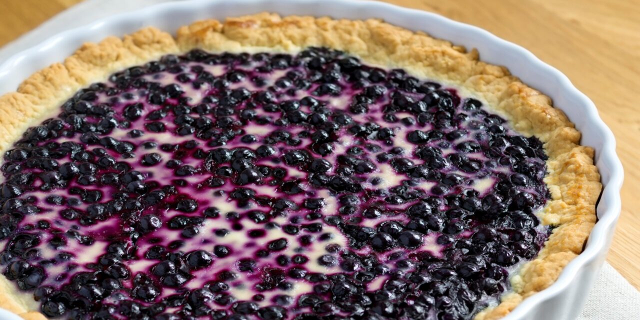 Открытый пирог с творожной начинкой и ягодами, рецепт с фото пошагово — paraskevat.ru