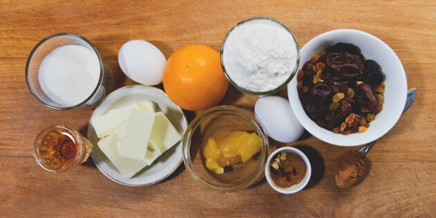 Апельсиновый кекс с ромом и сухофруктами: подготовьте ингредиенты
