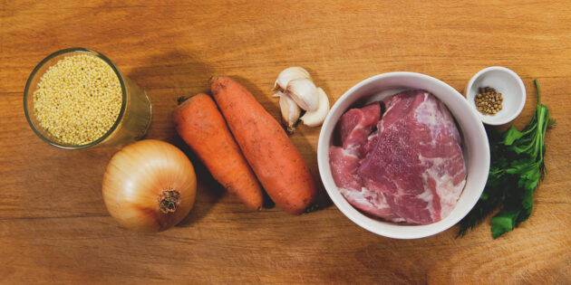 Плов из пшена со свининой: подготовьте ингредиенты