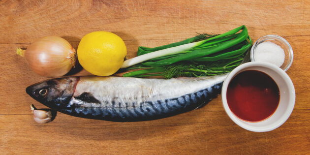 Baked mackerel with tomato-dill sauce: prepare the ingredients