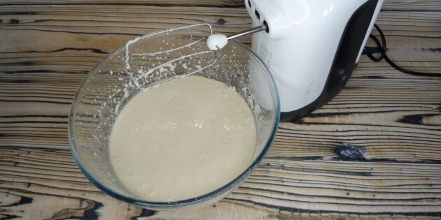 Блинный торт со сметаной и сгущёнкой, рецепт: приготовьте тесто
