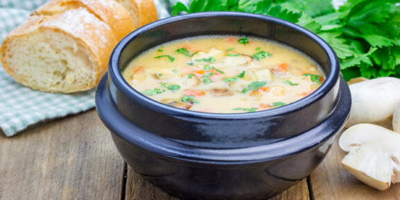 Сливочный суп с курицей и грибами: рецепт