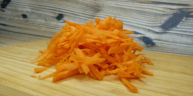Печёночный пашет с морковью и луком, рецепт: натрите морковь
