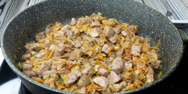 Печёночный пашет с морковью и луком, рецепт: добавьте мясо