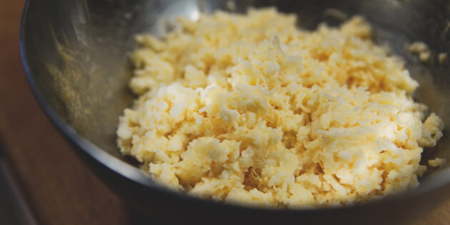 Как приготовить квари: смешайте два вида сыра