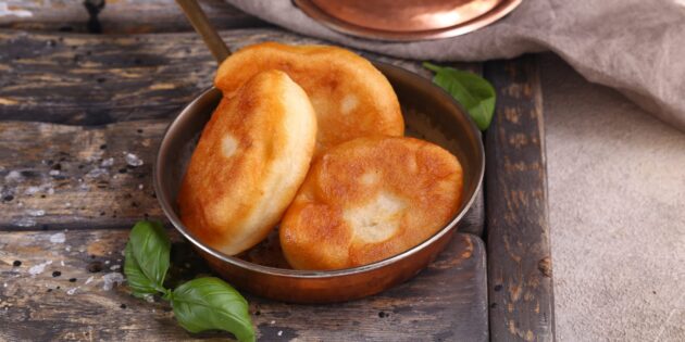 Что приготовить из картофельного пюре: жареные пирожки с картошкой на кефире