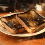 Как теория подгоревшего тоста помогает справляться с жизненными трудностями