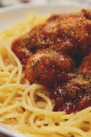 Рецепт с историей: спагетти с куриными фрикадельками