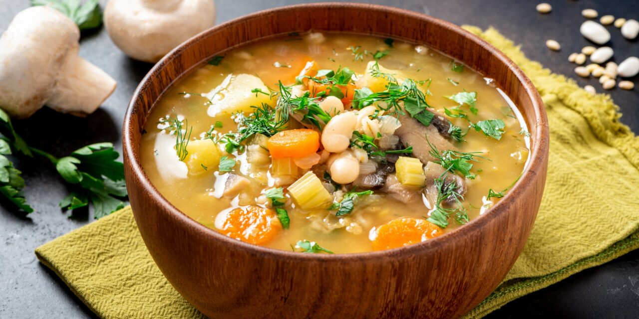 Суп с перловкой, фасолью и грибами