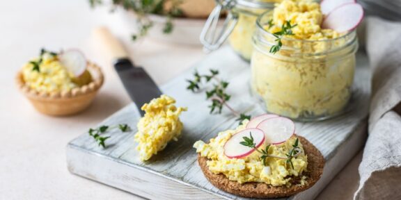 Бутерброды с яичной намазкой: рецепт