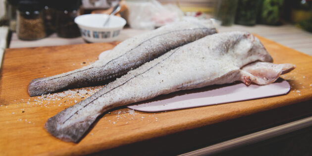 Smoked haddock: rub the fish with the curing mixture