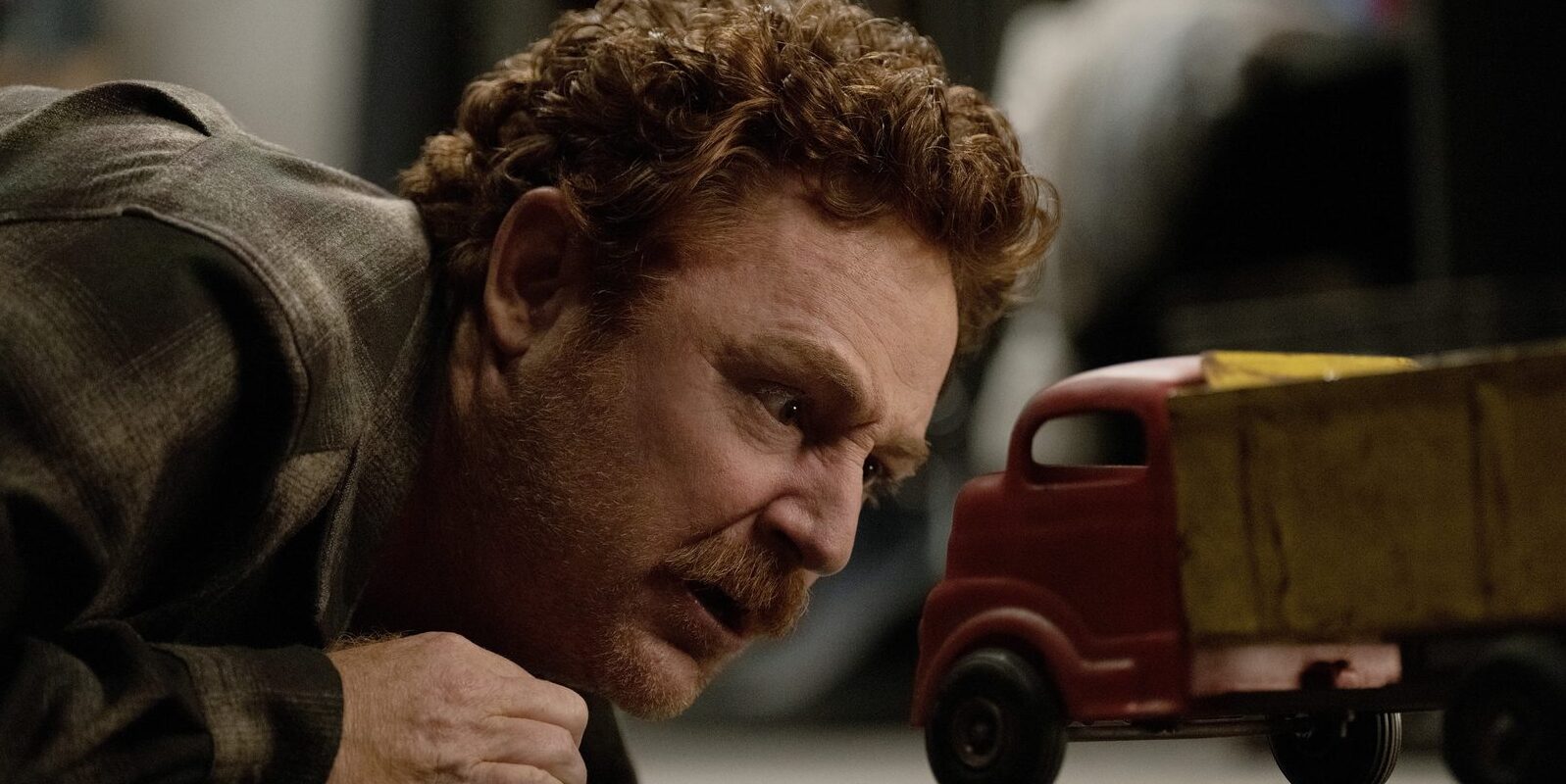 Кадр из сериала "Третий лишний". 