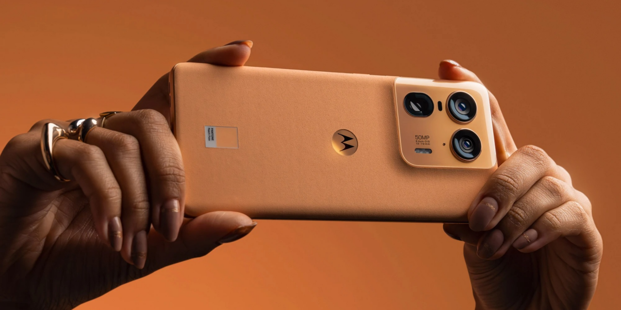 Представлен смартфон Motorola Edge 50 Ultra с мощными камерами и деревянной крышкой