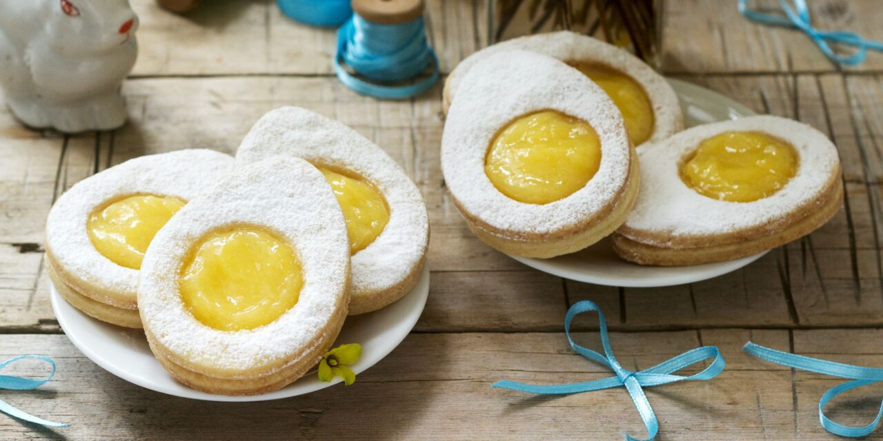 Easter cookies with lemon cream