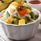 10 простых фруктовых салатов с йогуртом