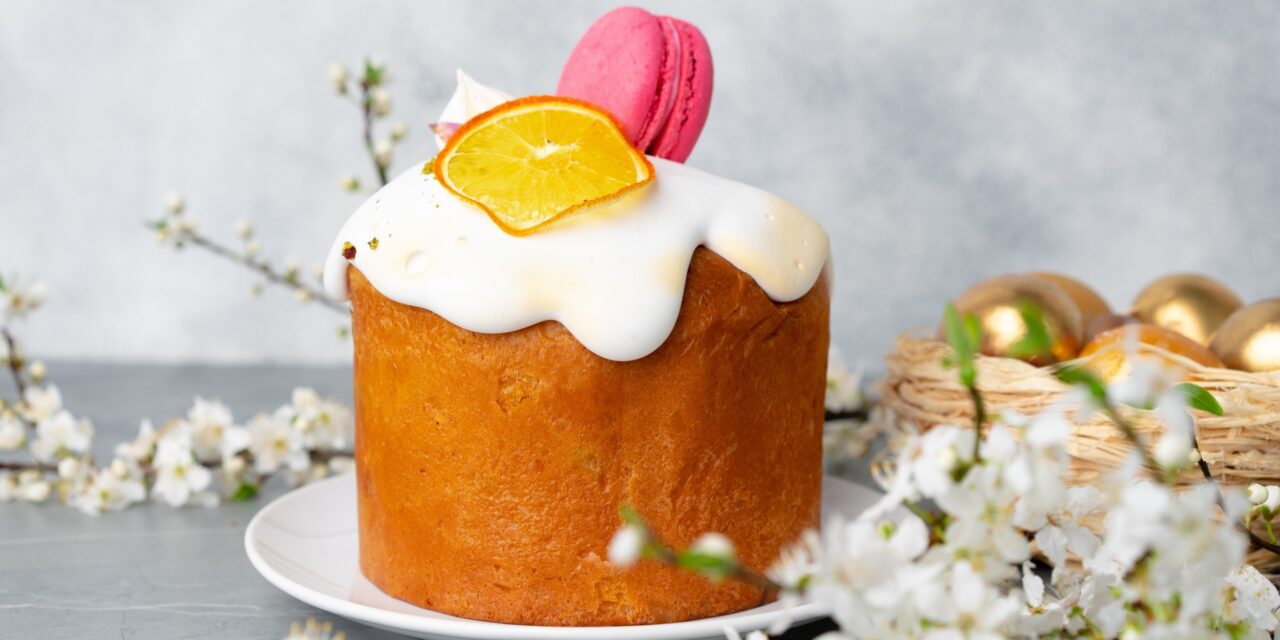 Easter cakes stuffed with lemon curd