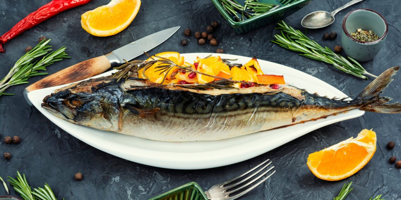 Mackerel with oranges and rosemary in the oven