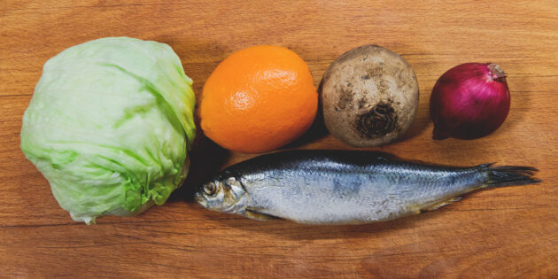 Норвежский салат с селёдкой и апельсином: подготовьте ингредиенты
