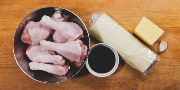 Куриные голени в слоёном тесте: подготовьте ингредиенты