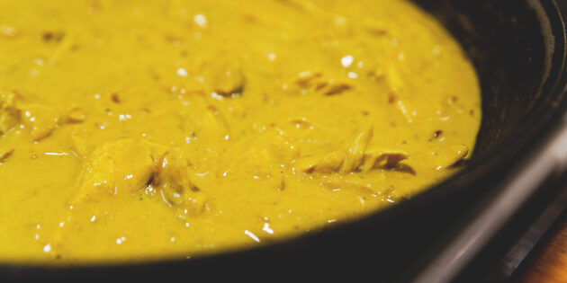 Chicken curry in creamy sauce: add chicken to sauce
