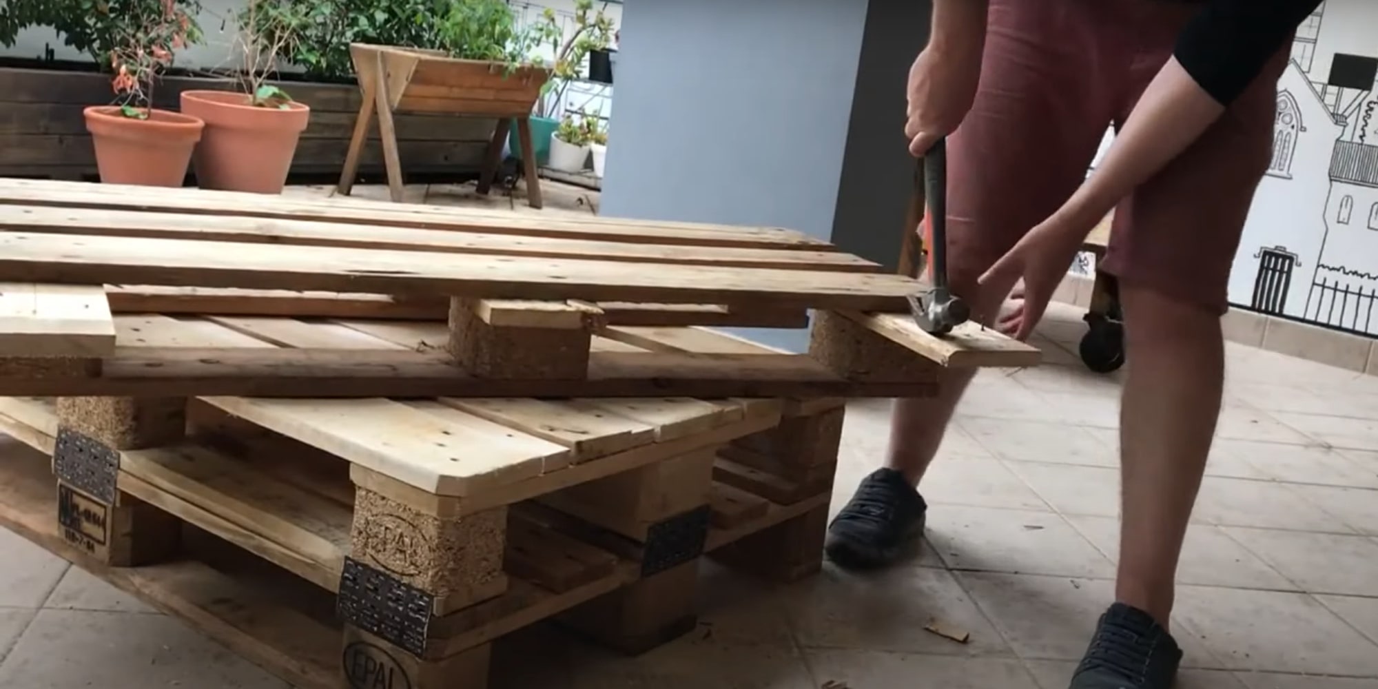 Мебель из поддонов для дачи: вытащите гвозди