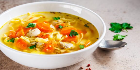 Как сварить вкусные куриные супы с лапшой