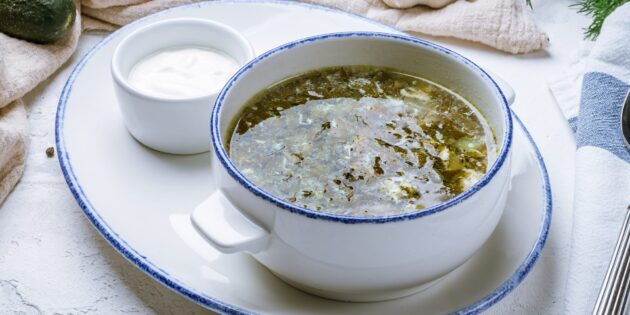 Щавелевый суп с тушёнкой: рецепт