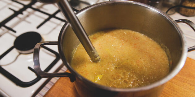 Суп с консервированной горбушей: пробейте всё блендером