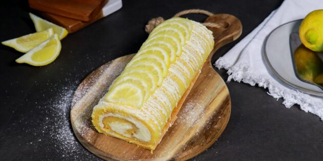 Лимонный бисквитный рулет с сырным кремом