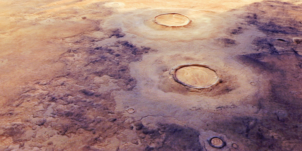 ESA показало самый большой кратер Солнечной системы. Он тоже усыпан кратерами