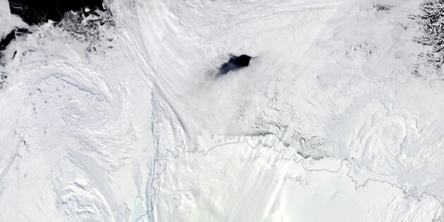 Учёные разгадали 50-летнюю загадку гигантской дыры в антарктическом льду