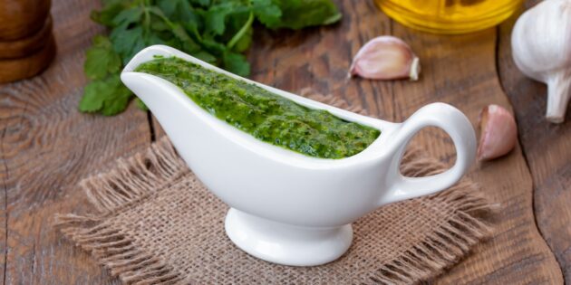 Рецепт зелёного соуса: соус мохо с кинзой