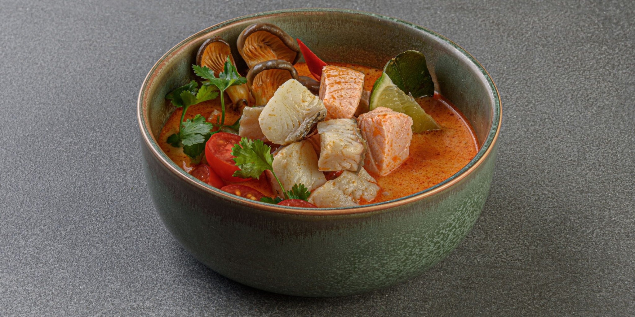 Китайский рыбный суп с овощами и грибами муэр