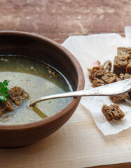 Чешский суп с картошкой и чесноком: рецепт